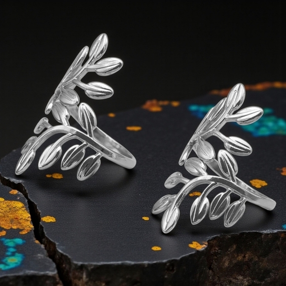 Adjustable Leaf Design Ring - 18K White Gold Plated Elegant Vine Style 🍃 - Picture 8 of 12
